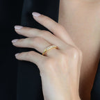 Anel Dourado Aparador de Aliança Duplo Cravejado de Zircônia Auryn - Minha loja