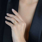 Anel Dourado com 9 Pedras de Zircônia Auryn - Minha loja