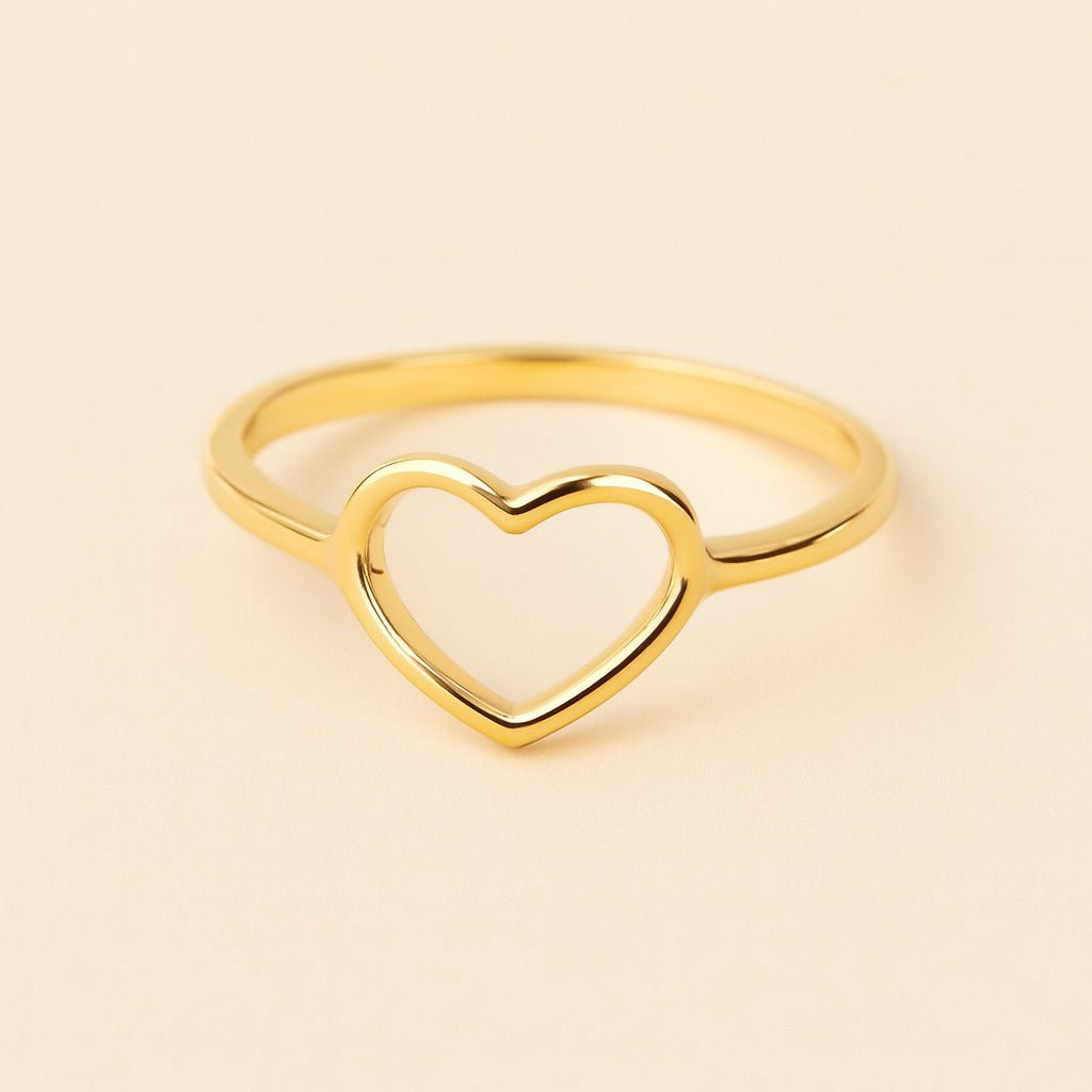 Anel dourado Ayren Premium em formato de coração em semijoia sofisticada