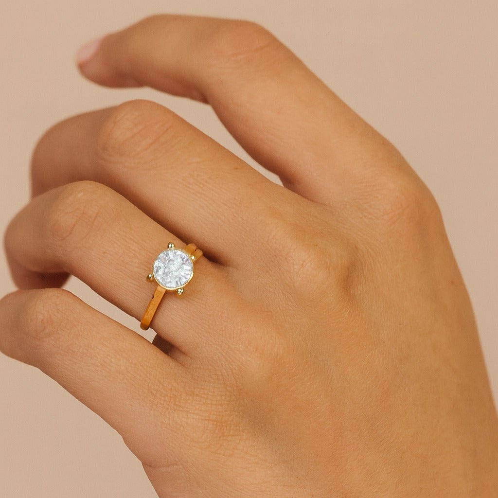 Anel Dourado Solitário com Pedra Zircônia Auryn - Minha loja