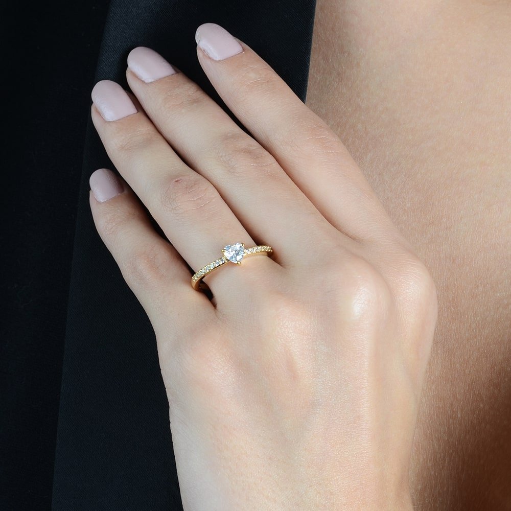 Anel Dourado Solitário de Coração em Zircônia Auryn - Minha loja