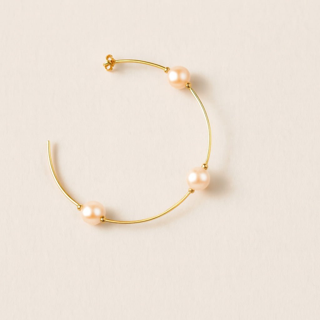 Brinco Dourado de Argola Grande Com Pérolas Auryn - Minha loja