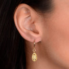 Brinco Dourado de Argolinha Com Búzios Auryn - Minha loja