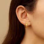 Brinco Dourado de Argolinha com Pedras de Zircônia Auryn - Minha loja