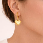 Brinco Dourado de Argolinha Coração Traços Retos Auryn - Minha loja