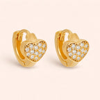 Brinco Dourado de Argolinha Pequeno Coração Cravejado de Pedras Auryn - Minha loja