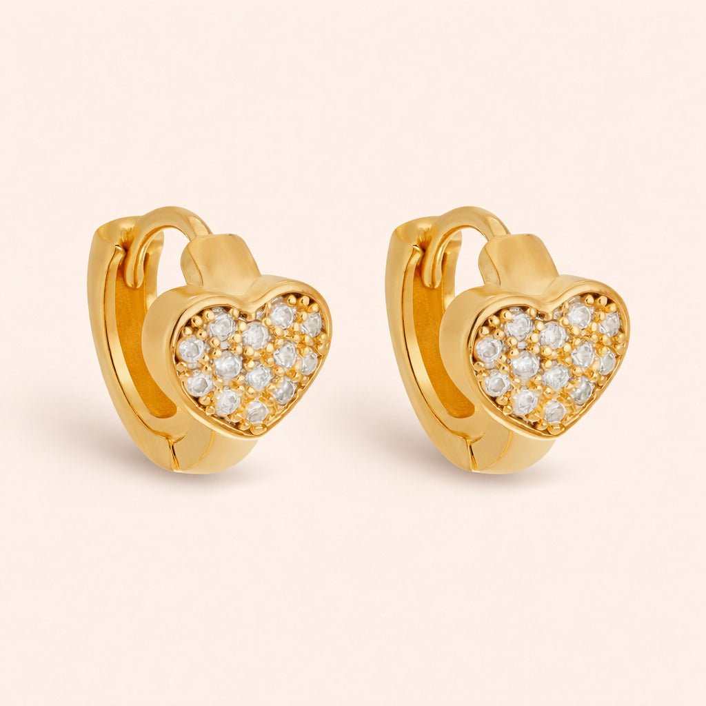 Brinco Dourado de Argolinha Pequeno Coração Cravejado de Pedras Auryn - Minha loja