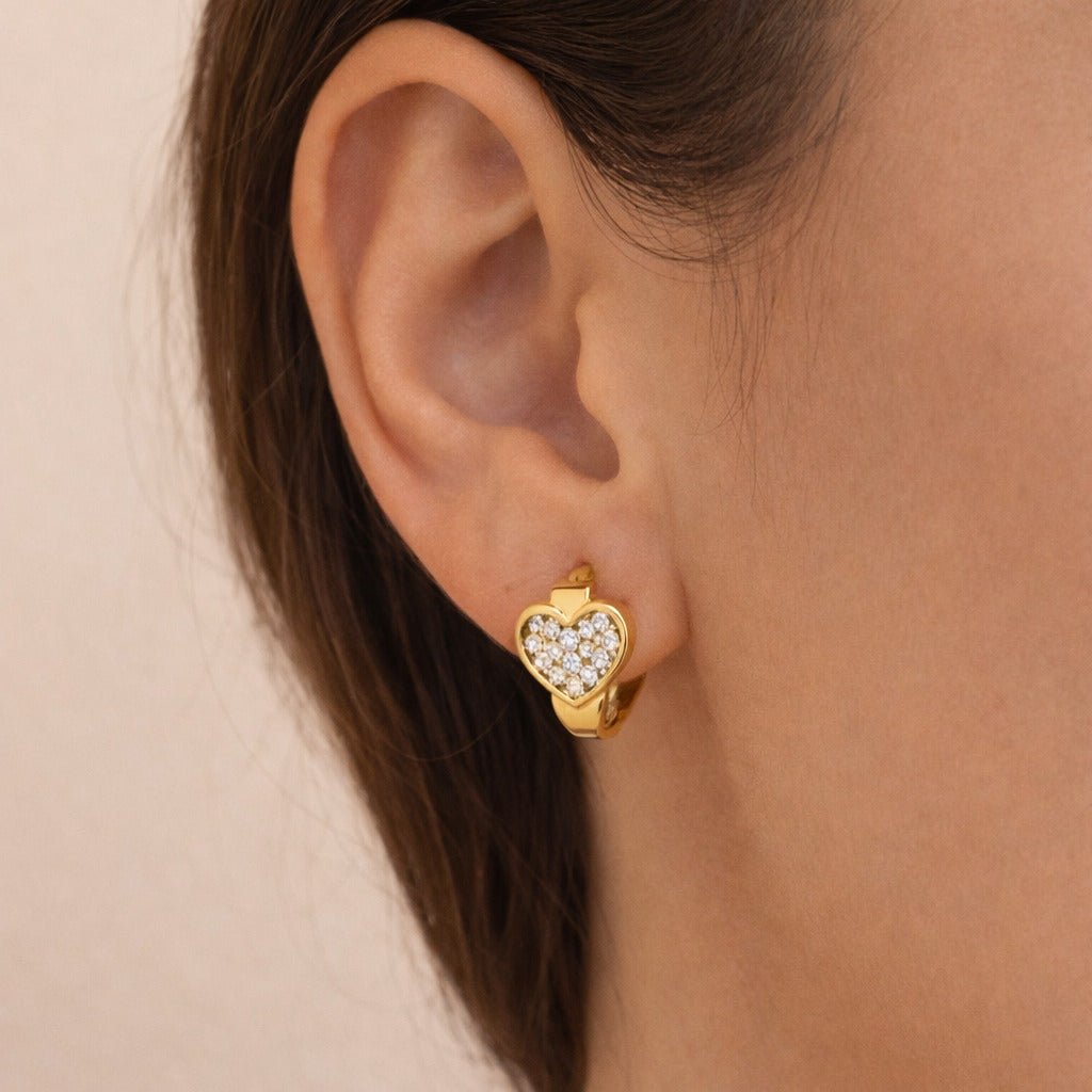 Brinco Dourado de Argolinha Pequeno Coração Cravejado de Pedras Auryn - Minha loja