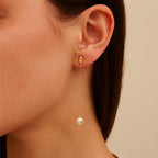 Brinco dourado de corrente com pérola Auryn em semijoia elegante