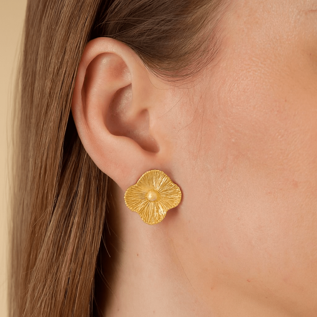 Brinco Dourado de Flor Auryn - Minha loja