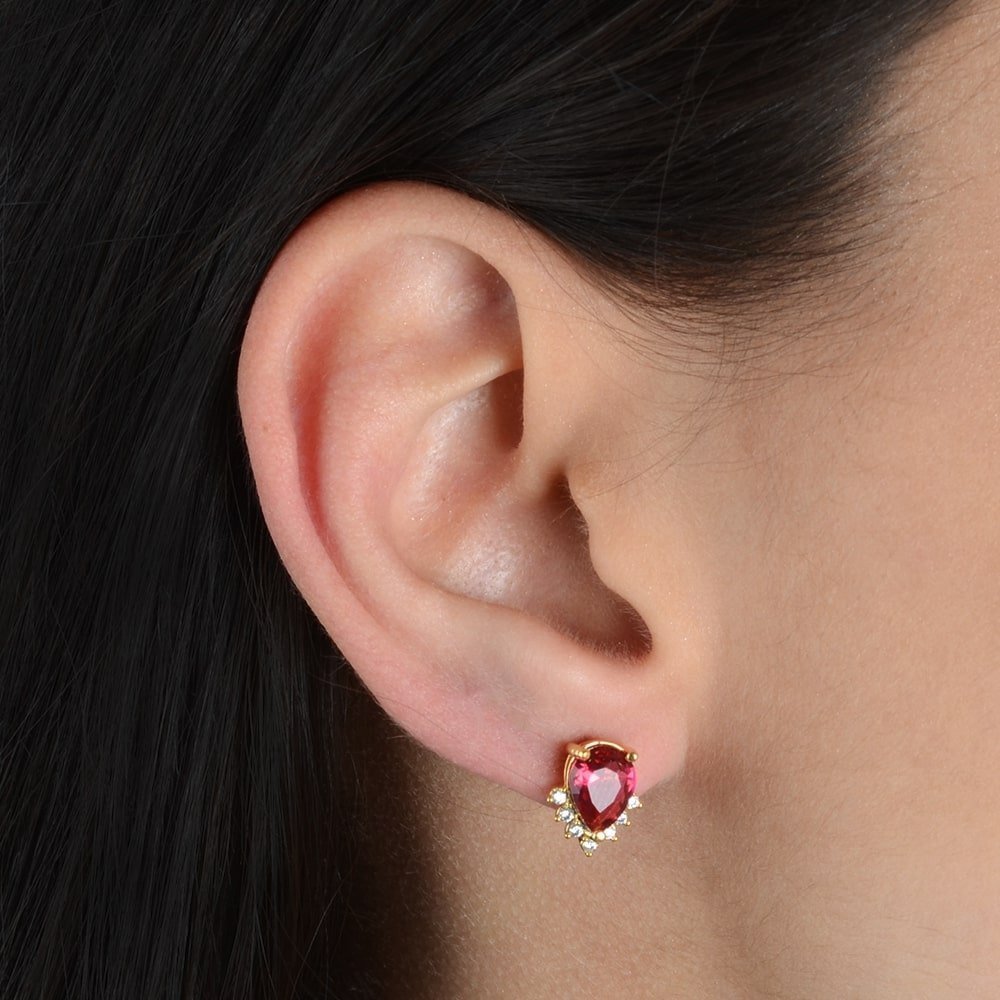 Brinco feminino Auryn de coração com pedra natural e acabamento premium