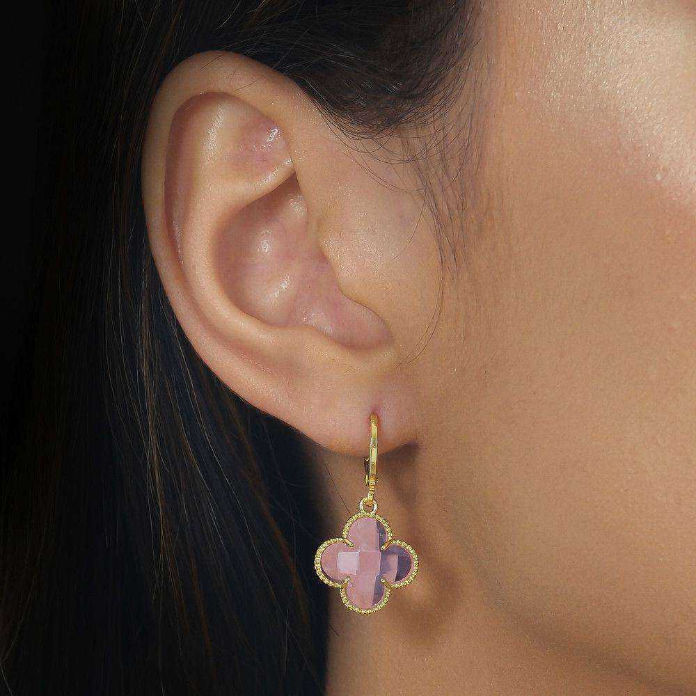 Brinco Dourado de Trevo com Zircônia Rosa Auryn - Minha loja