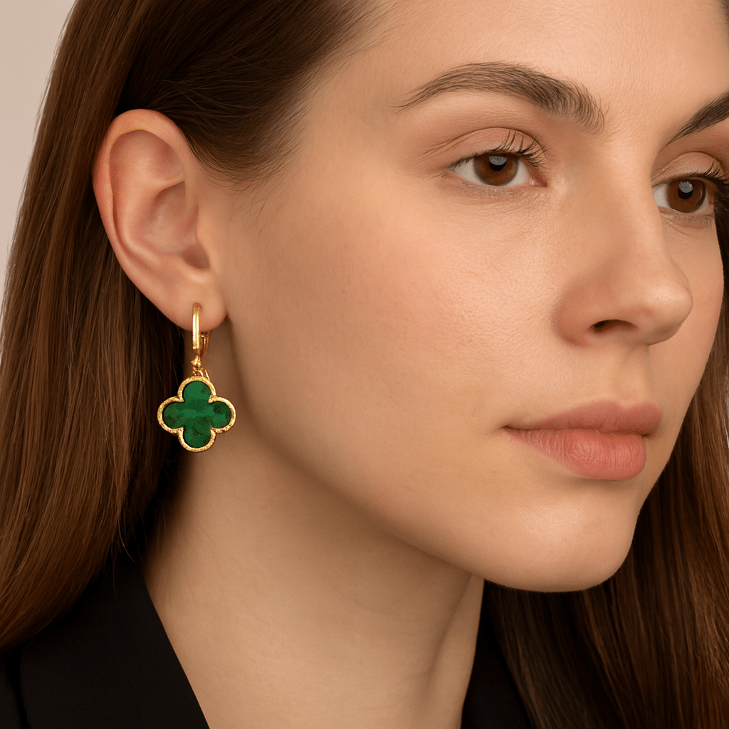 Brinco Dourado de Trevo com Zircônia Verde - Minha loja