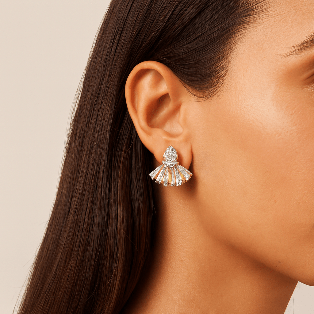 Brinco dourado gota e coroa Auryn com 8 pedras de zircônia