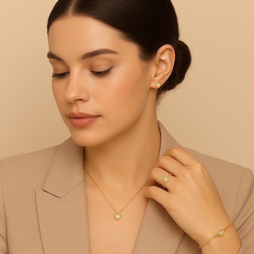 Bundle: Colar Dourado Ponto de Luz | Brinco Dourado de Argolinha | Anel Dourado Solitário de Coração - Minha loja