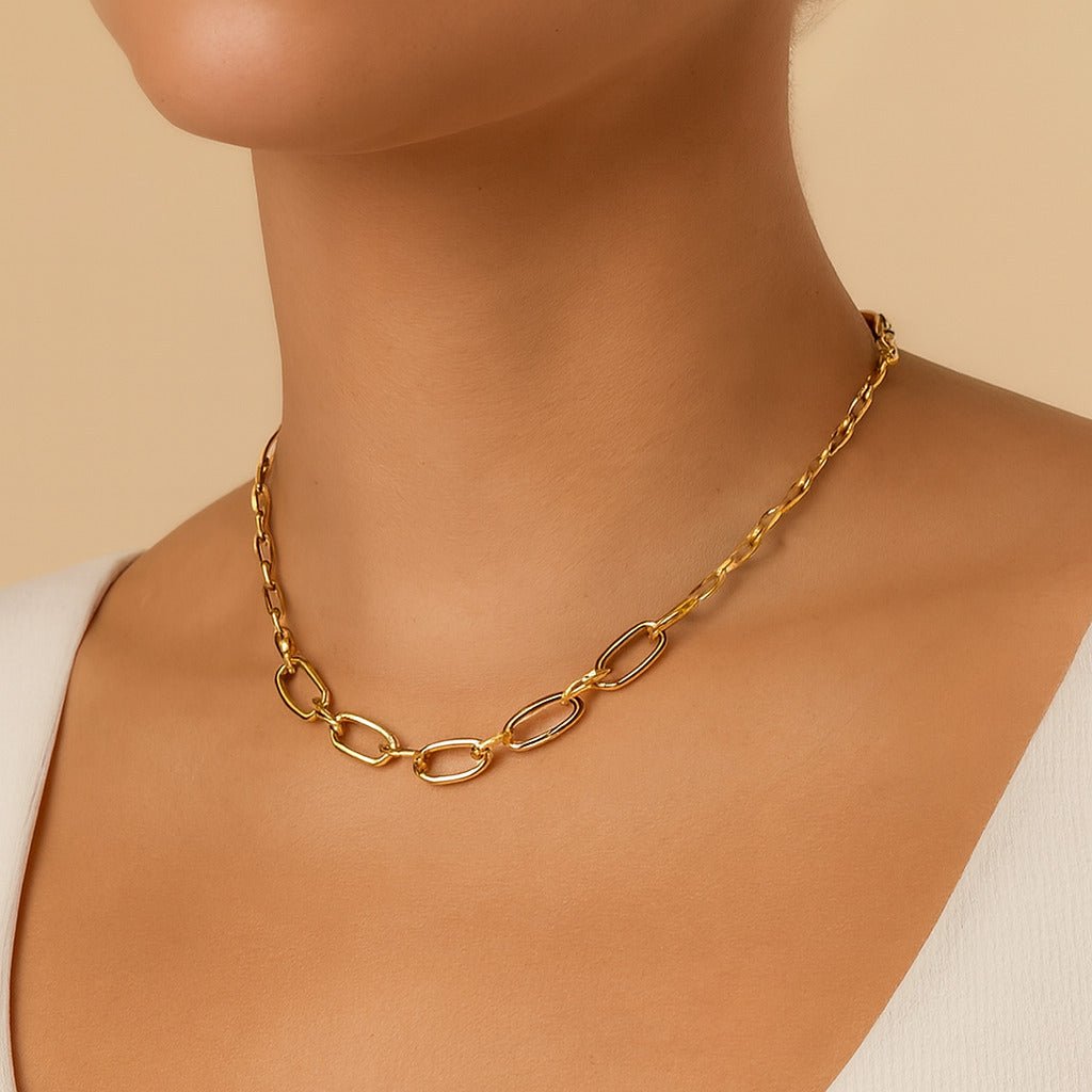 Choker dourada Ayren de corrente com extensor ajustável