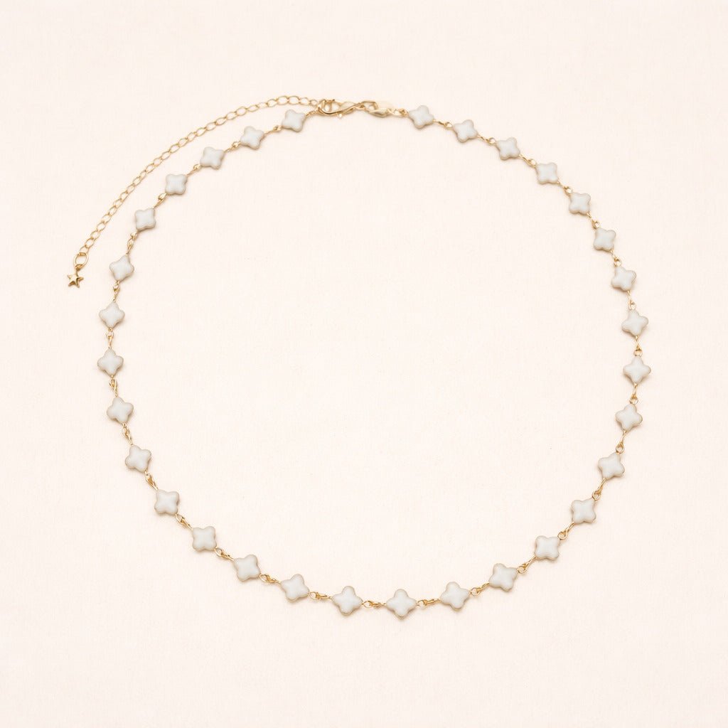 Colar Dourado com Trevos Brancos Auryn - Minha loja