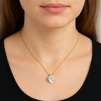 Colar dourado Auryn com pingente de coração em cristal elegante