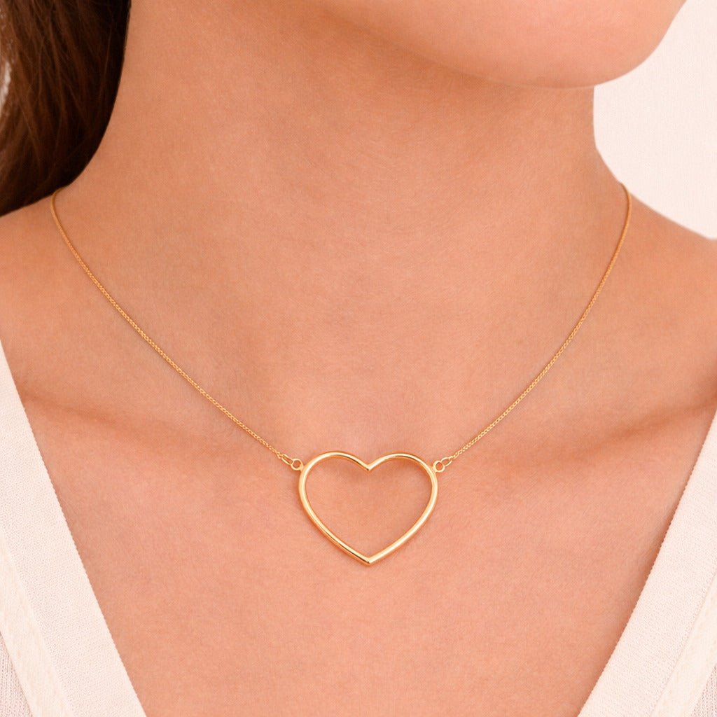 Colar Dourado de Coração Vazado Arco Auryn - Minha loja