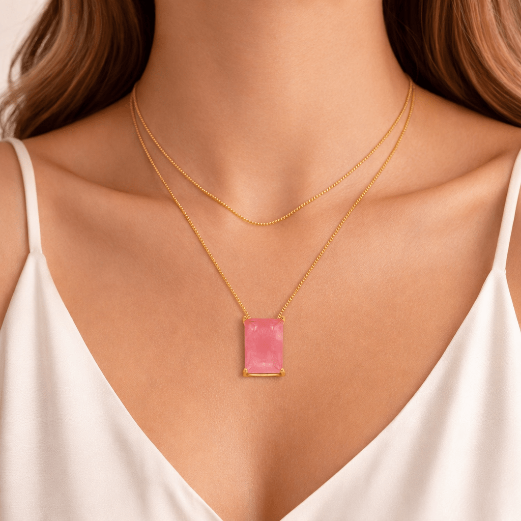 Colar Dourado de Pedra Retangular Rosa Auryn - Minha loja
