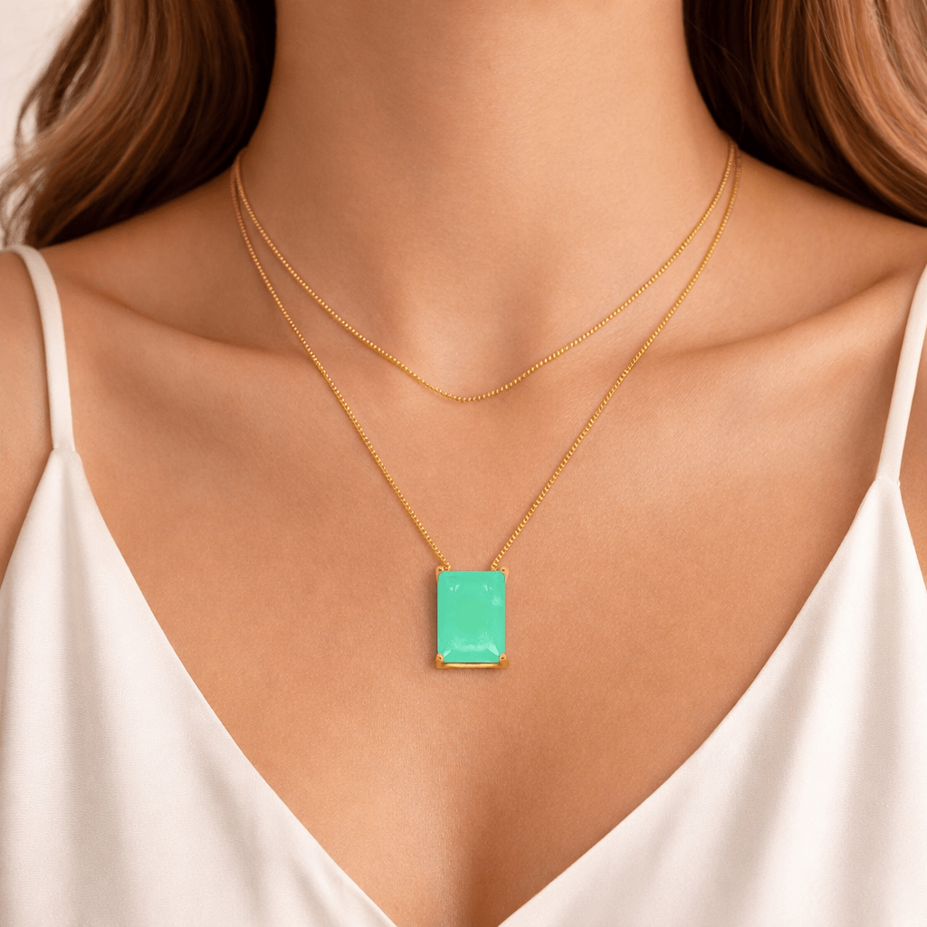 Colar Dourado de Pedra Retangular Verde Auryn - Minha loja