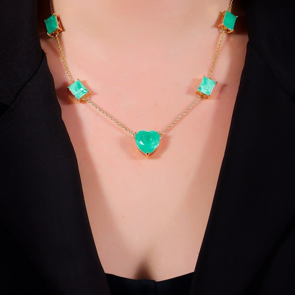 Colar Dourado de Pedras Coração e Retângulos Verdes Auryn - Minha loja