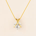 Colar dourado de coração Ayren com zircônia em semijoia premium