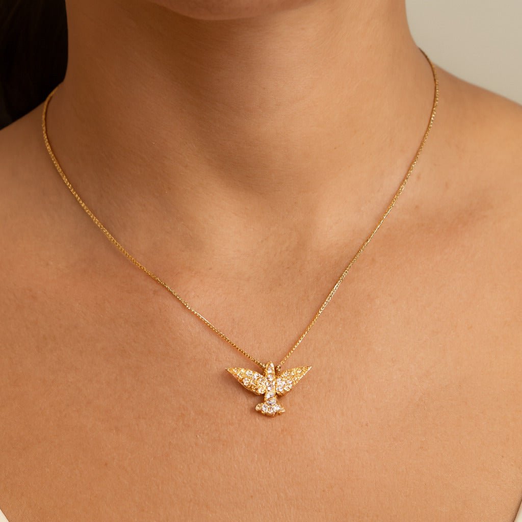 Colar Dourado Espirito Santo com Zircônia AurynAuryn - Minha loja