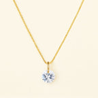 Colar dourado ponto de luz Ayren com zircônia em semijoia premium