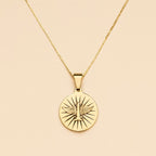 Colar dourado religioso Ayren com medalha do Espírito Santo