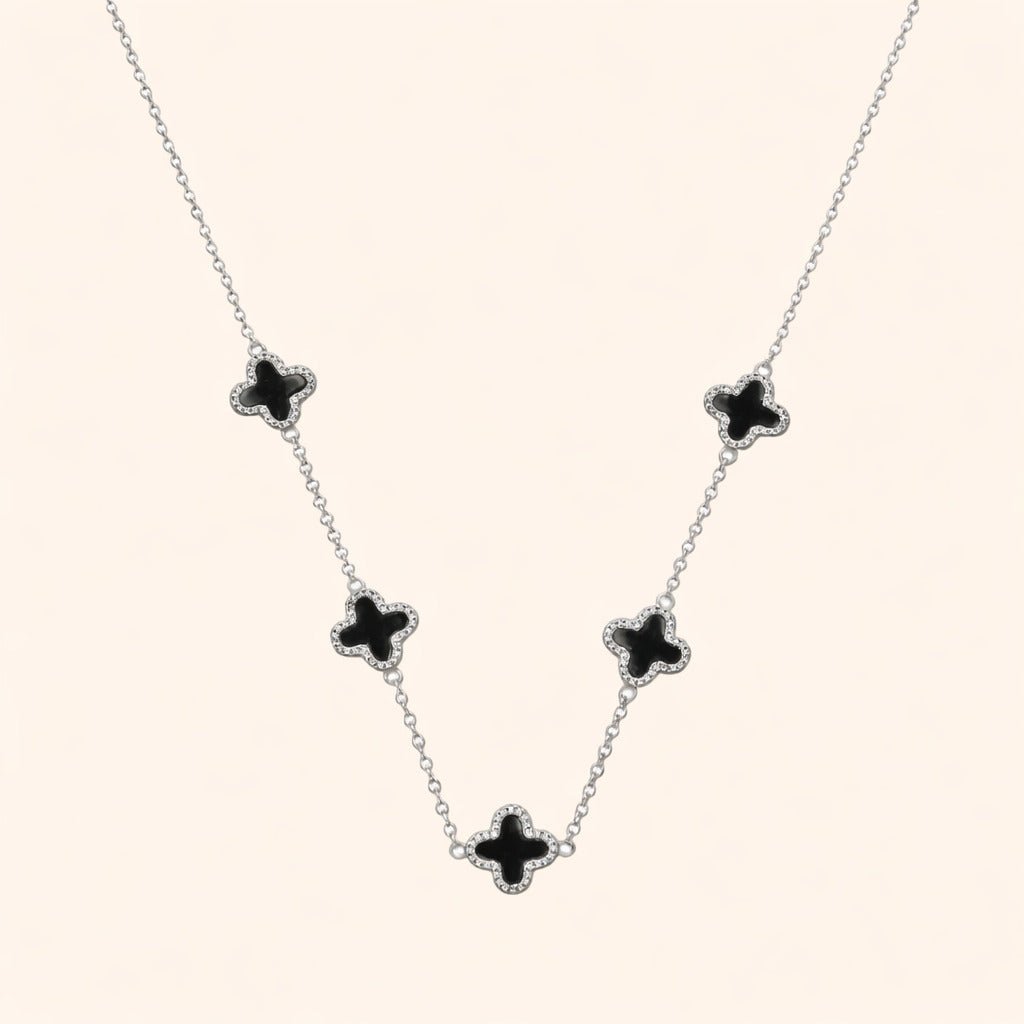 Colar Prateado de Trevos Pretos Cravejados de Zircônia Auryn - Minha loja