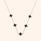 Colar Prateado de Trevos Pretos Cravejados de Zircônia Auryn - Minha loja