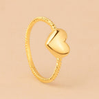 Semijoias Auryn banhadas a ouro com colar de cruz cravejado e brinco coroa