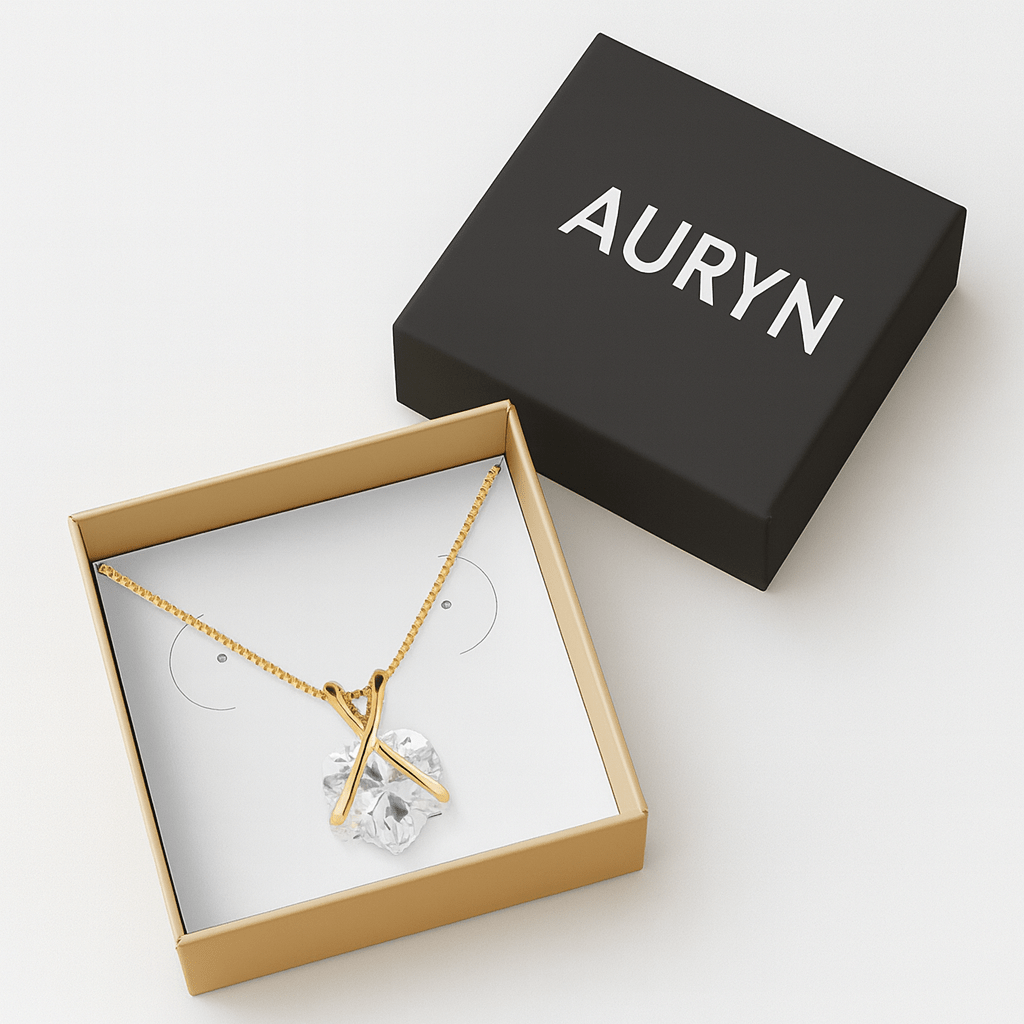 Brinco dourado infantil Auryn com argolinha e zircônia delicada