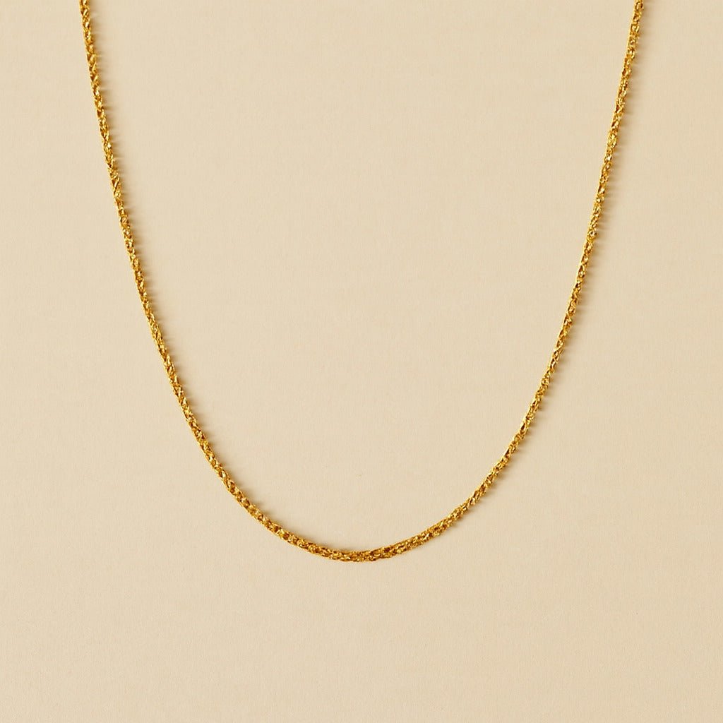 Colar dourado ponto de luz Ayren com zircônia em semijoia premium