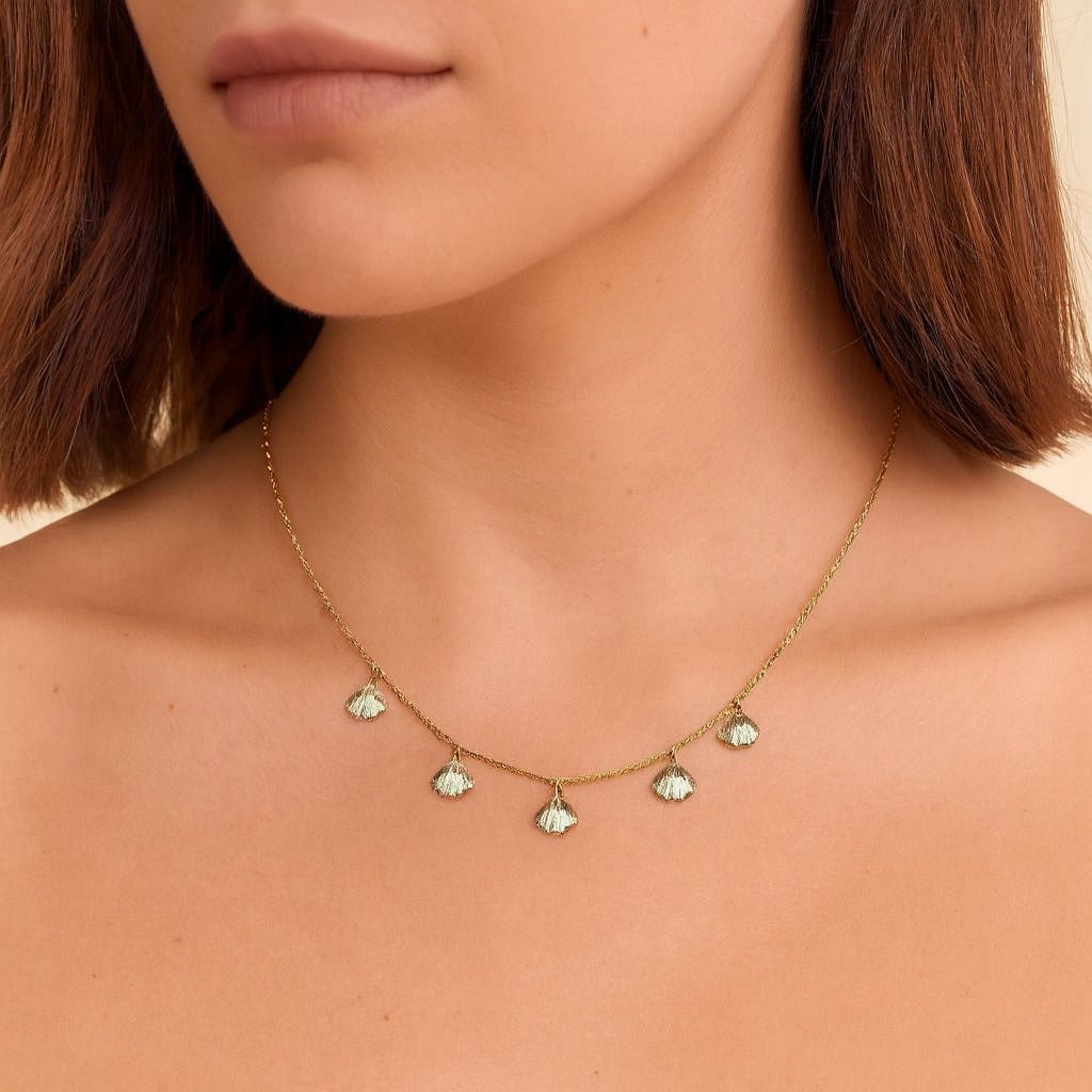 Kit: Colar Banhado a Ouro Conchas + Brinco Argolinha Banhado a Ouro com Medalha Religiosa - Auryn Store