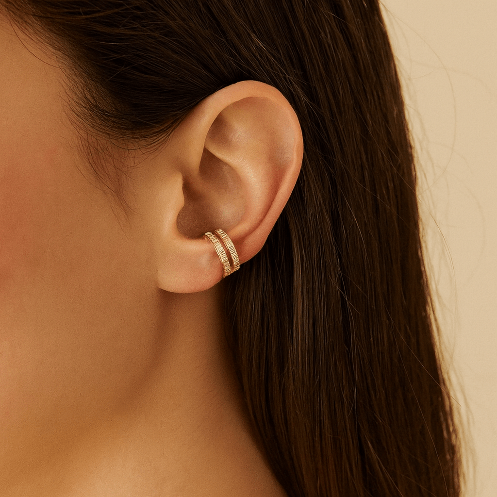 Piercing dourado de pressão Auryn com 14 pedras de zircônia