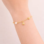 Pulseira Dourada Elo Português com Pérolas e Esferas Vazadas Auryn - Minha loja