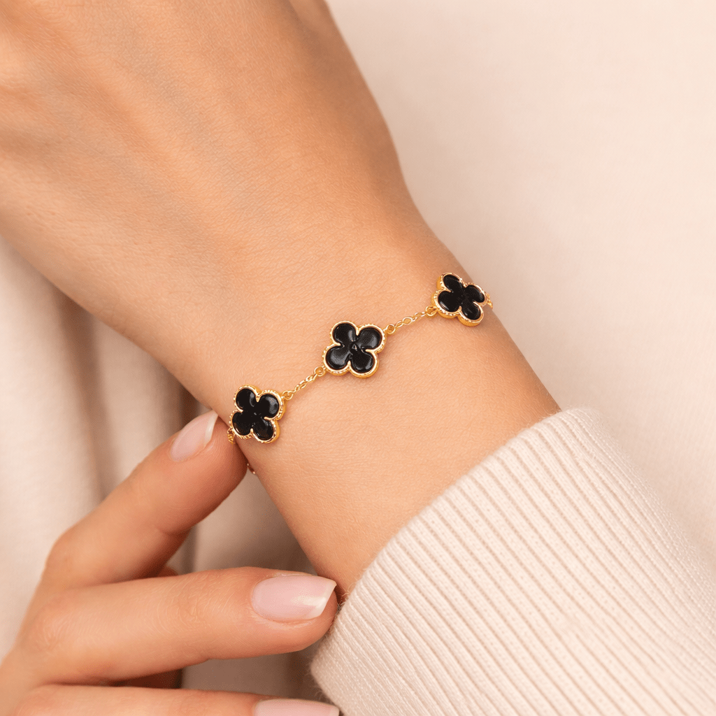 Pulseira Dourada Trevos Zircônia Preta - Minha loja